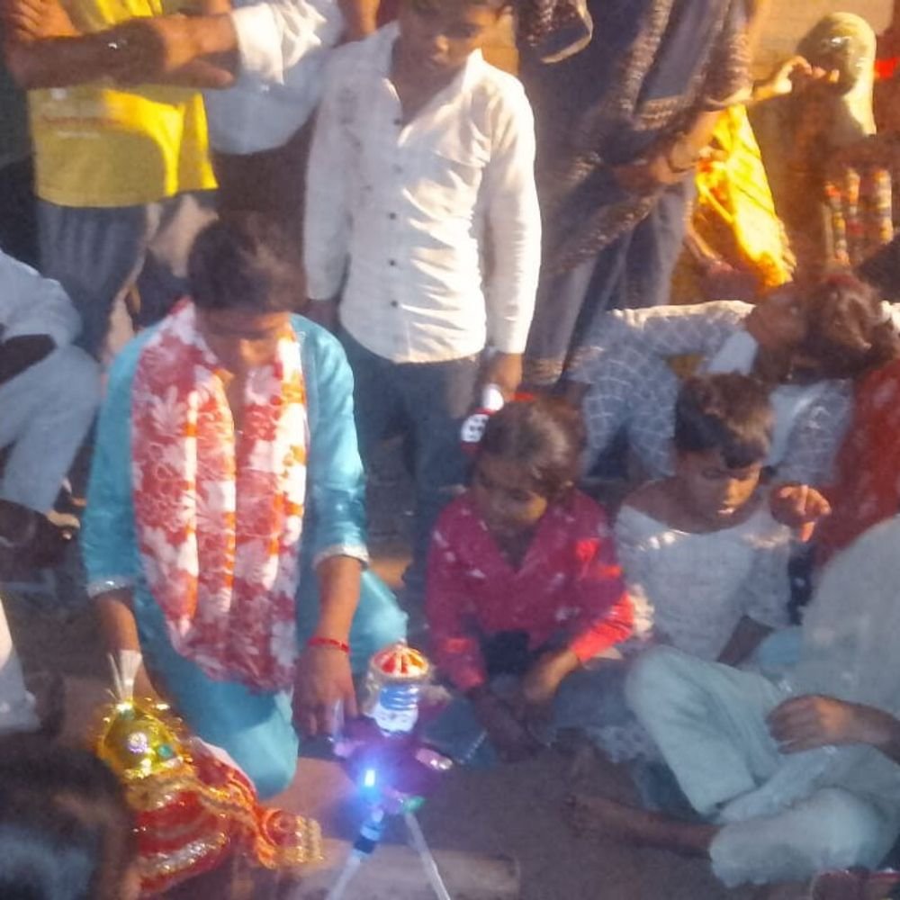 शरद पूर्णिमा पर ग्रामीणों ने मनाया पारंपरिक उत्सव:टेसू-झेंझी के विवाह उत्सव से ग्रामीणों ने नई पीढ़ी को संस्कृति से जोड़ा