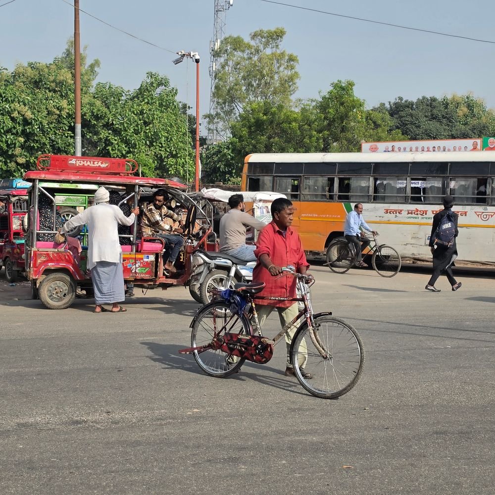 संभल में मौसम बदलने से मरीजों की संख्या बढ़ी:न्यूनतम 23 और अधिकतम 33 डिग्री तापमान, AQI 165