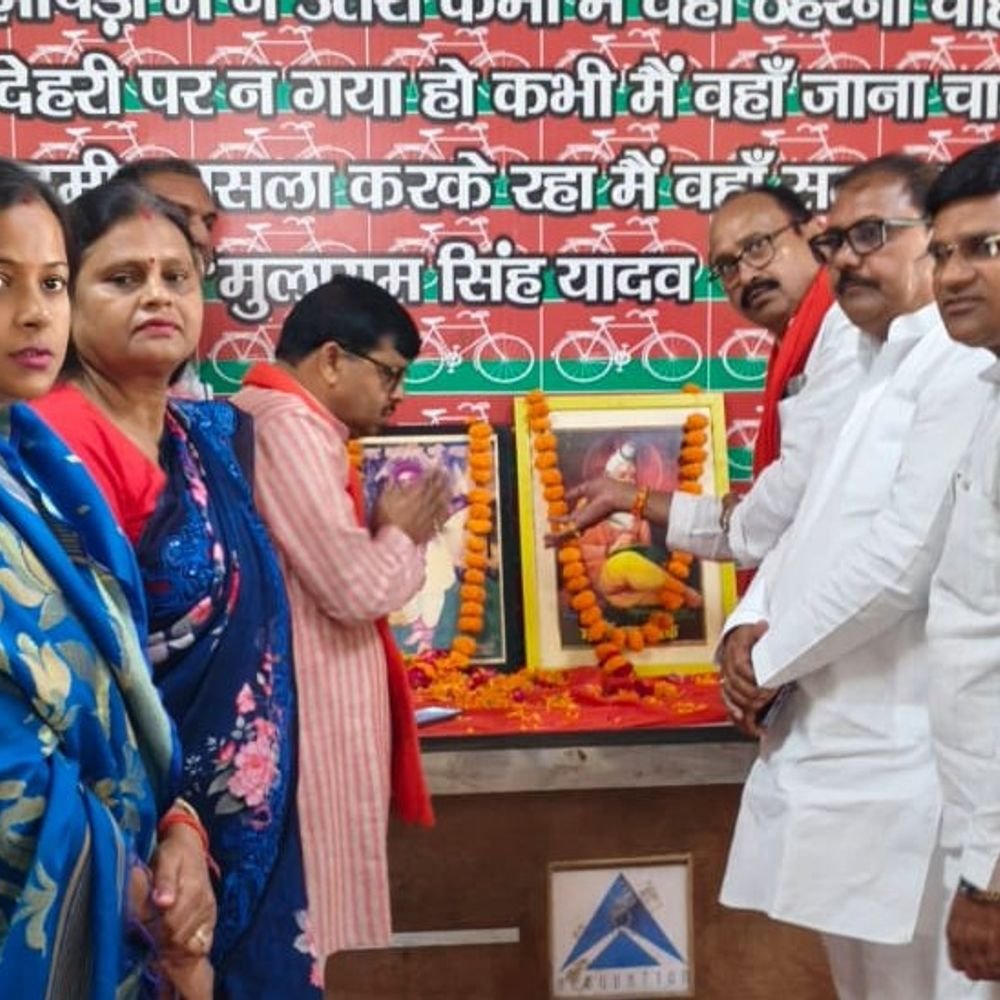 महर्षि वाल्मीकि और संत नामदेव जयंती मनाई गई:इटावा में सपा जिलाध्यक्ष प्रदीप शाक्य बबलू ने दी श्रद्धांजलि