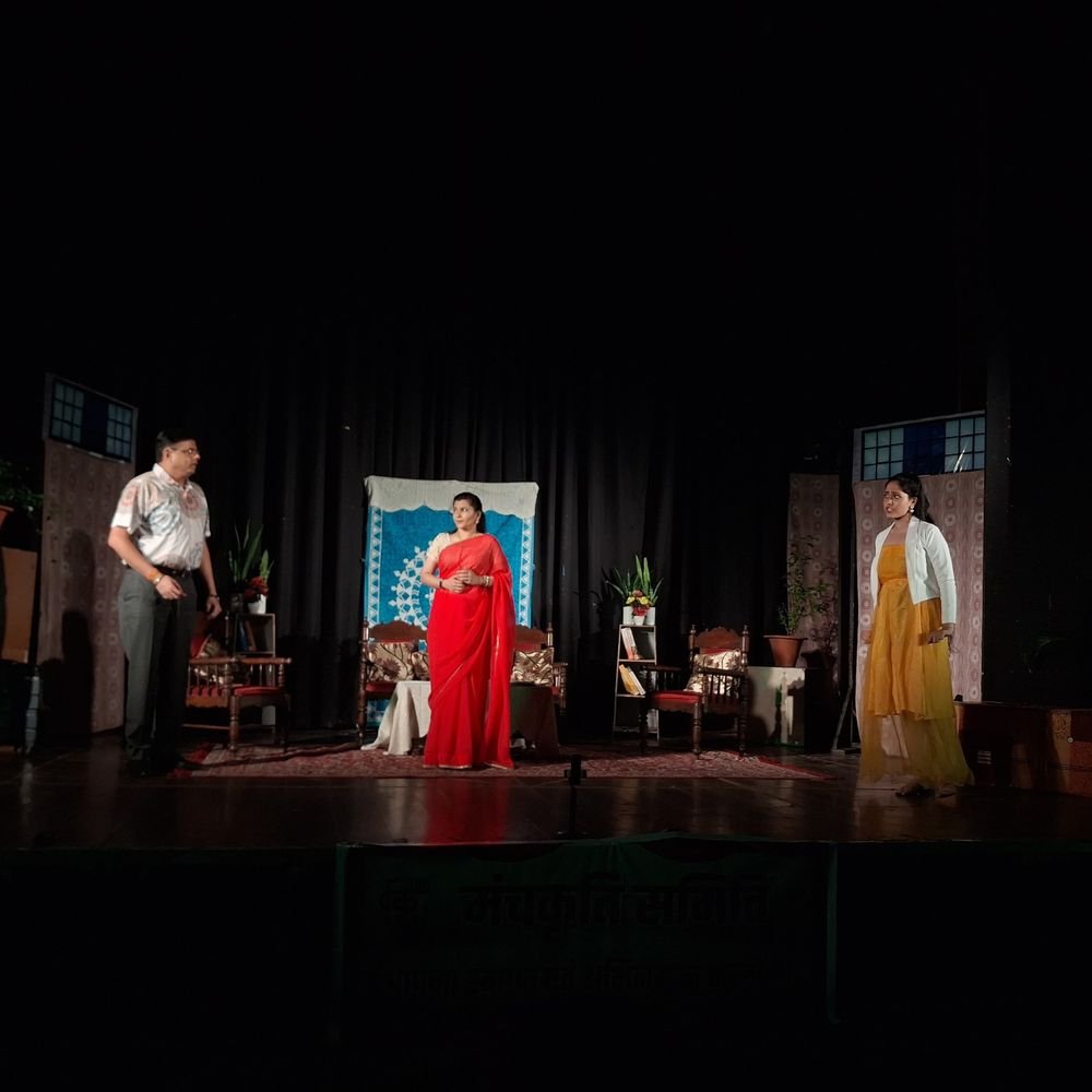 लखनऊ में हास्य नाटक 'माय स्वीट हार्ट' का मंचन:मंचकृति के बाबू हरदयाल वास्तव हास्य नाट्य समारोह की दूसरी शाम ; दर्शकों ने सराहा