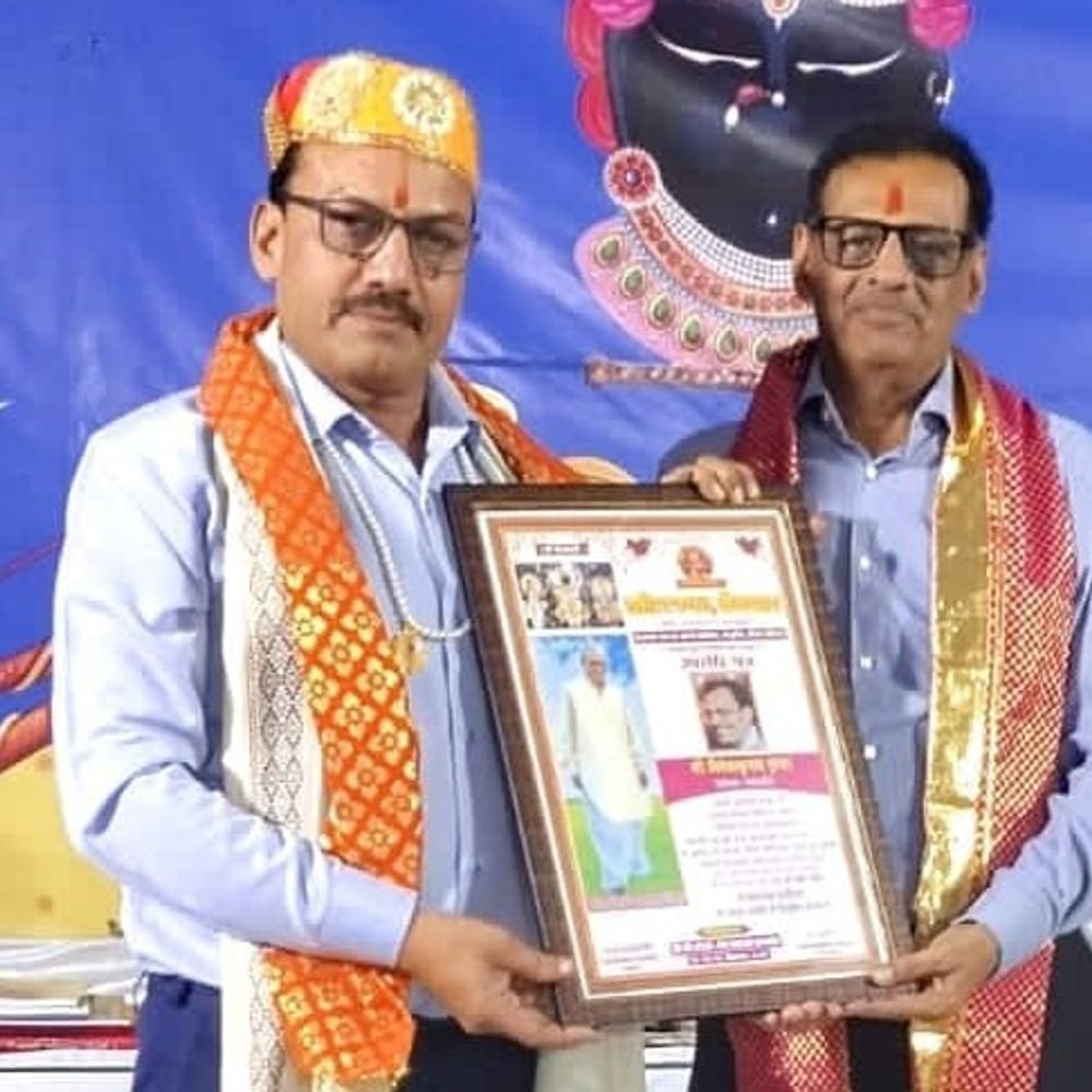 एटा के दिनेश कुमार गुप्ता को 'संपादन प्रवीण' मानद उपाधि:उत्कृष्ट संपादन और शोध लेखन के लिए केसर देवी जानी स्मृति सम्मान भी मिला