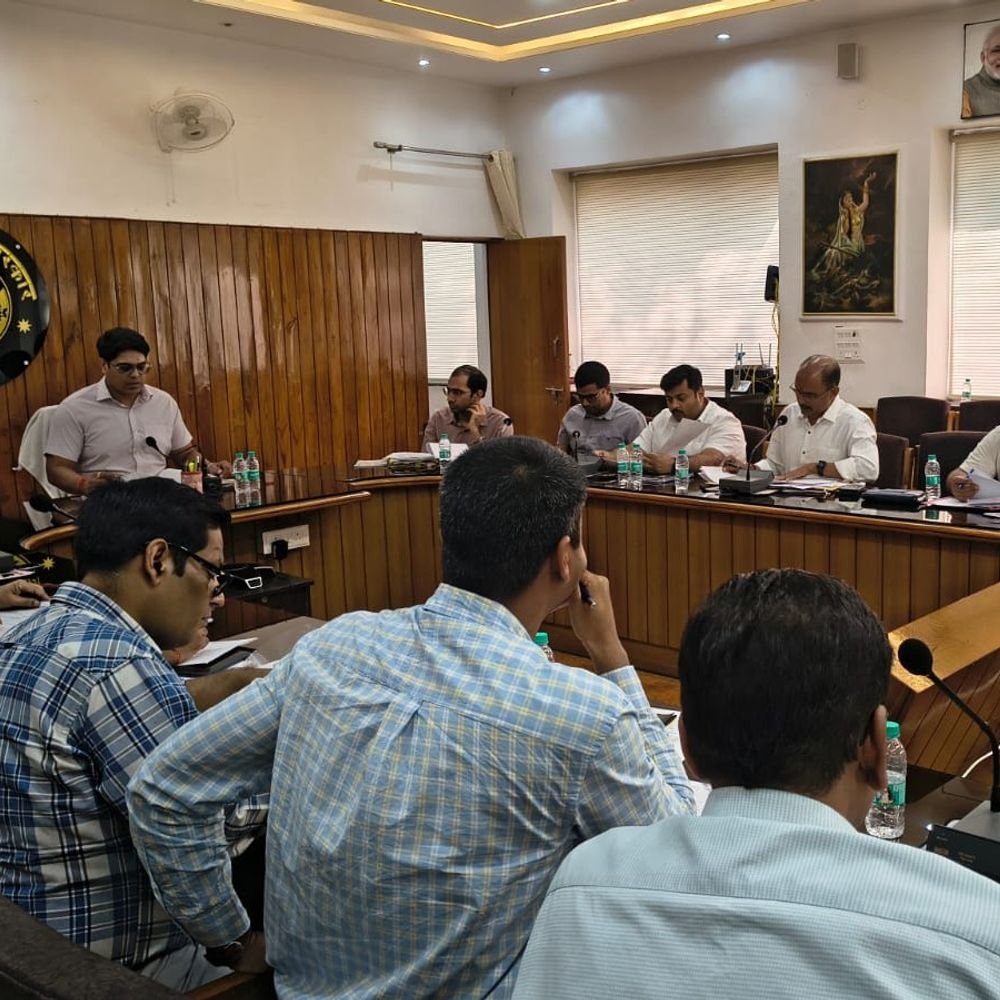 कैंची क्लस्टर के भूखंडों की रजिस्ट्री इसी महीने की जाएगी:मेरठ में उद्योग बंधु की बैठक में कमिश्नर ने निर्देश दिए, सराफा व्यापारियों ने चोरी की समस्या उठाई