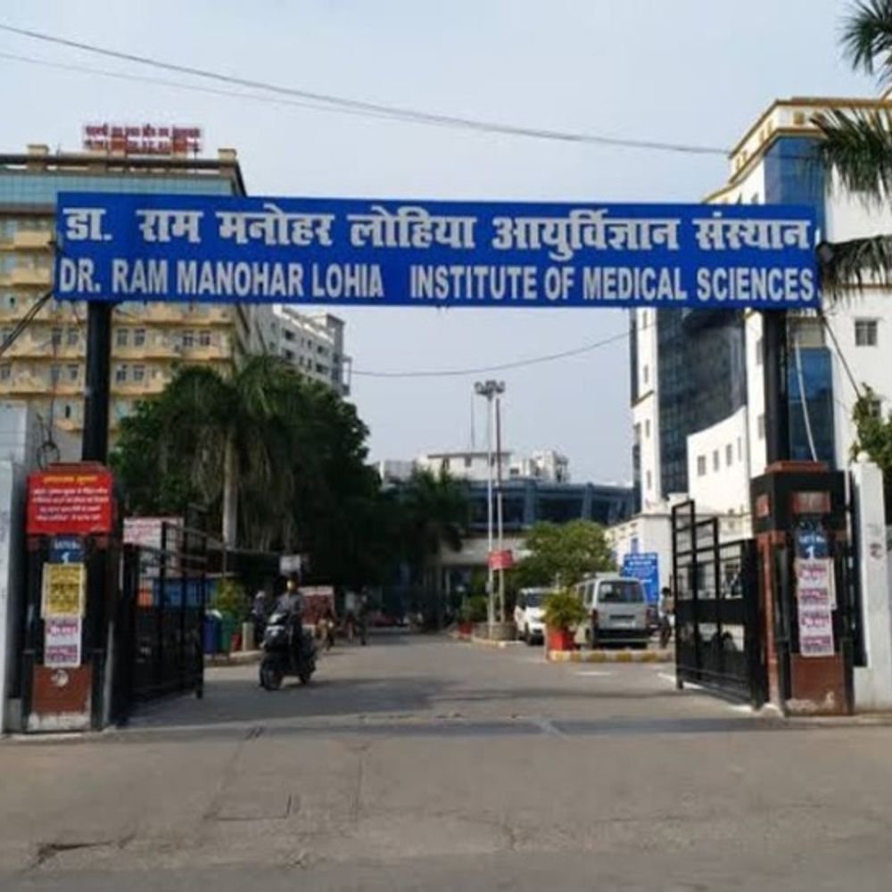 लखनऊ में बारिश थमते ही बढ़ा डेंगू का प्रकोप:4 बड़े अस्पतालों में 34 मरीज भर्ती, जमा पानी से मच्छरों का खतरा
