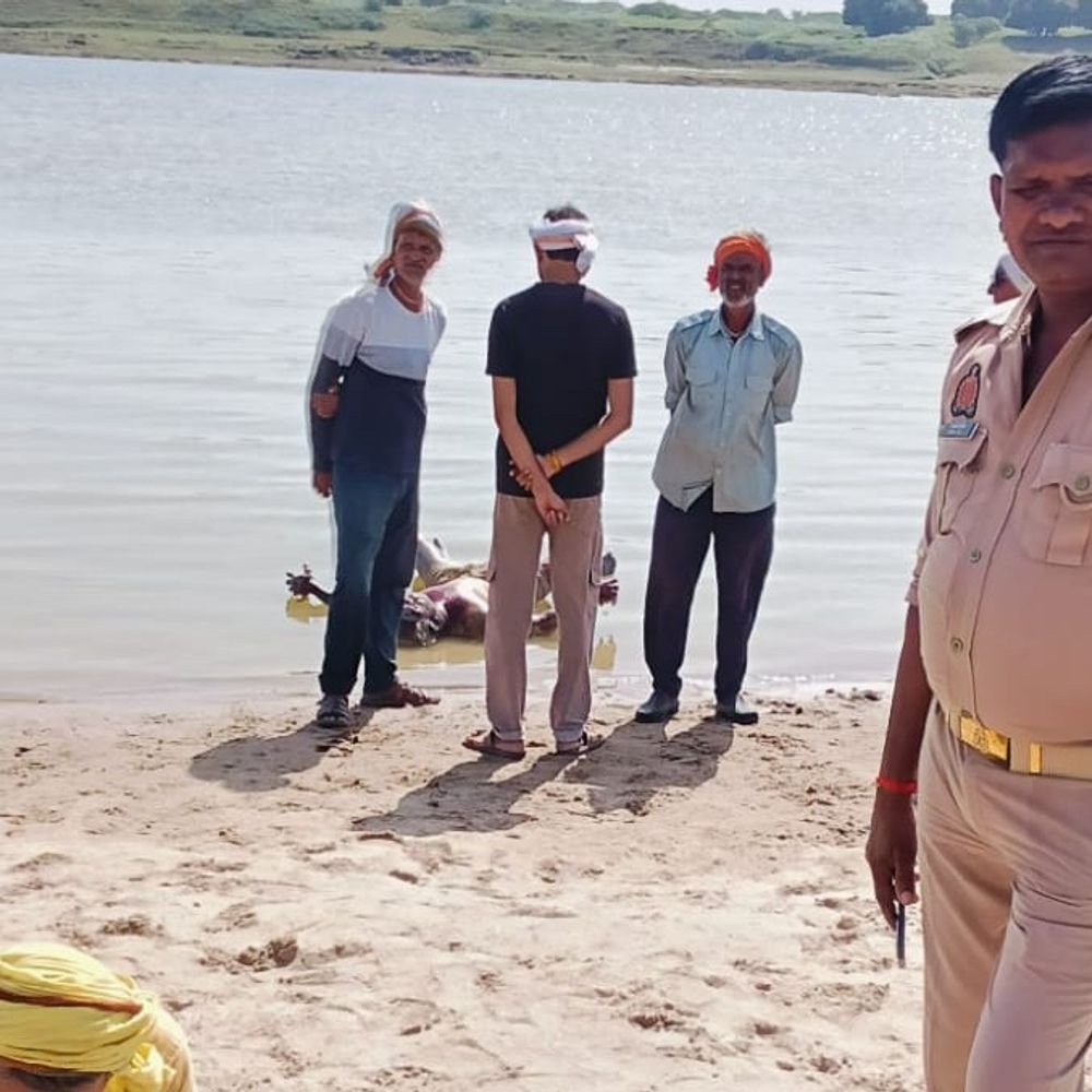 जालौन से लापता किसान का शव यमुना में मिला:पत्नी ने नेकर, नाखून और दांतों से की पहचान, पोस्टमार्टम के लिए भेजा