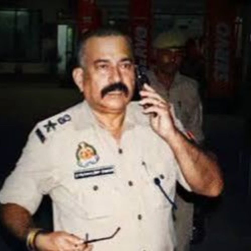 हापुड़ एसपी कुंवर ज्ञानंजय सिंह प्रयागराज में डीसीपी बने:4वीं वाहिनी पीएसी के सेनानायक बने संजय कुमार, सर्वेश कुमार मिश्रा एसपी मऊ बनाए गए