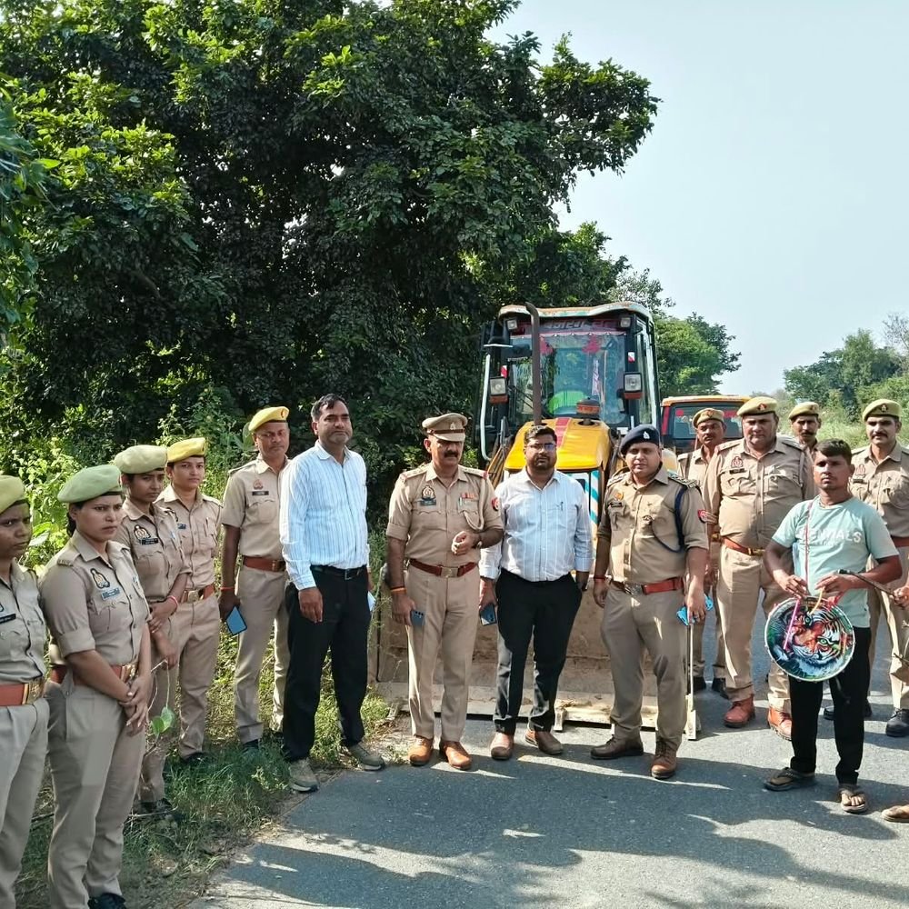 गैंगस्टर की 12.5 बीघा जमीन पर चला बुलडोजर:बाजार में कीमत 15 करोड़ से ज्यादा; ढोल बजाकर कराई मुनादी