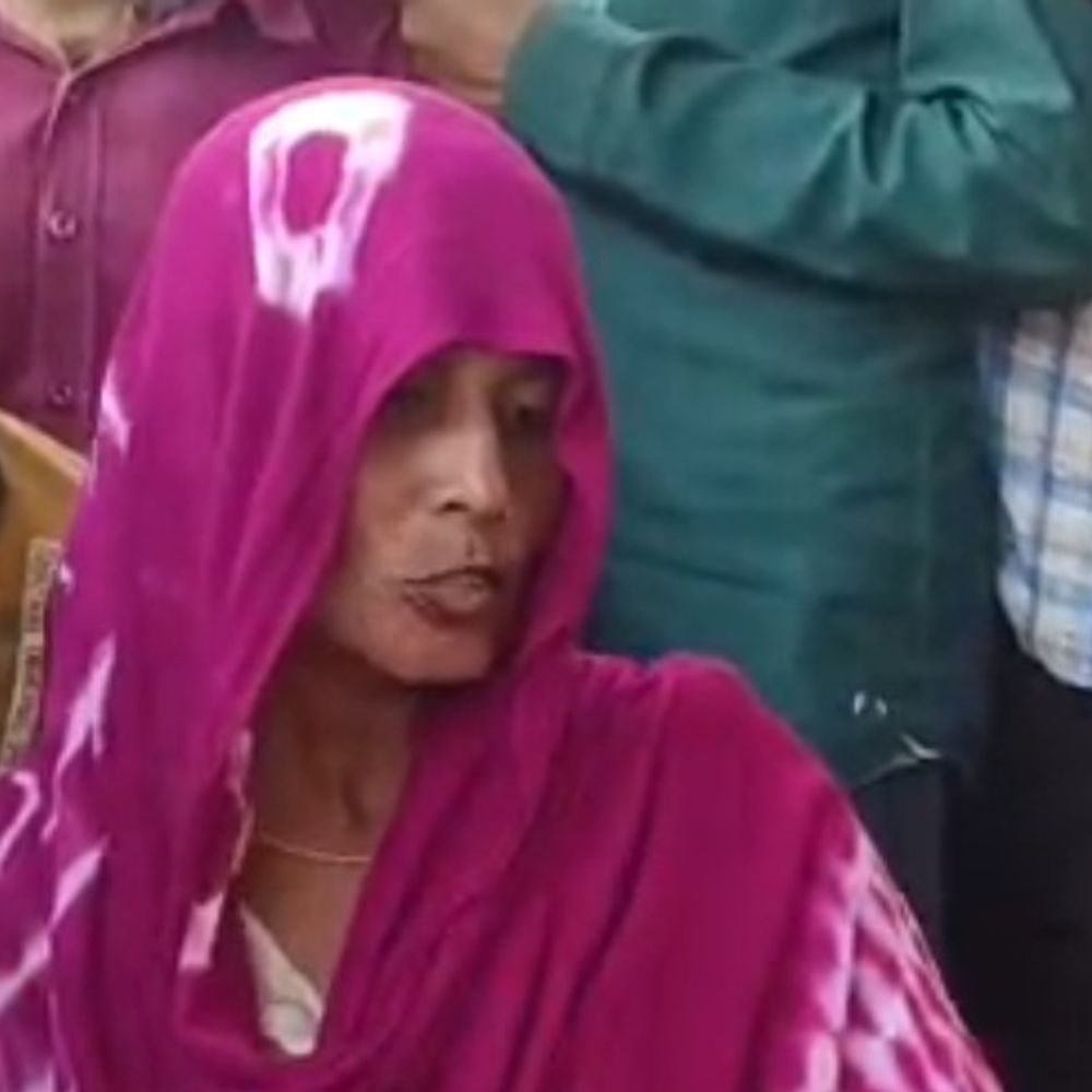 नकली चांदी की पायल बेचने पहुंची दो महिलाएं गिरफ्तार:कानपुर देहात में ज्वेलर्स को 215 ग्राम की पायल चांदी बताकर 15 हजार रुपए लिए