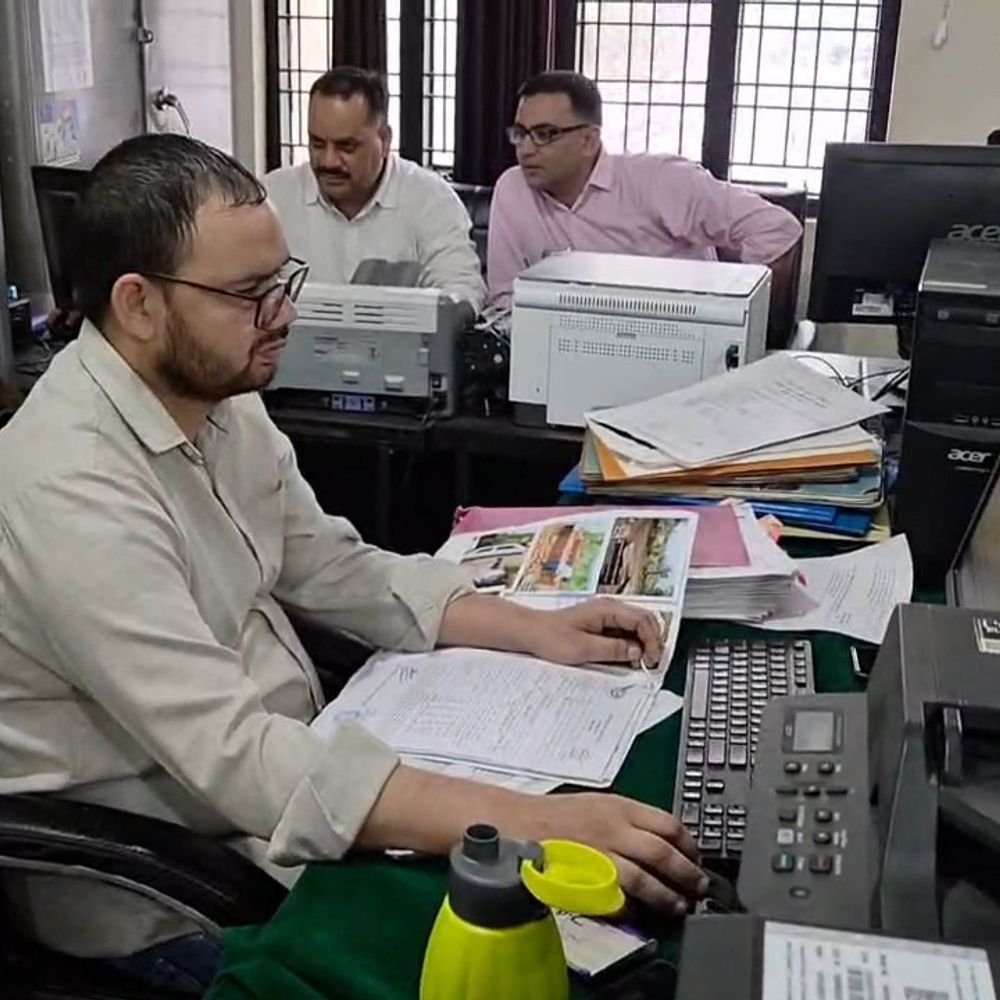 निष्क्रिय आईडी से जारी हुए फर्जी जन्म प्रमाणपत्र:अमरोहा में फर्जीवाड़ा, कई राज्यों के लोगों के बने सर्टिफिकेट