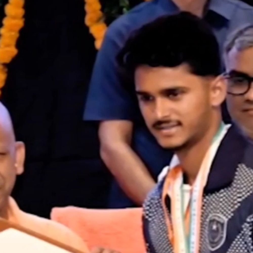 राष्ट्रीय निशानेबाज मोहित पाल बने यूपी पुलिस आरक्षी:लखनऊ में सीएम योगी ने सौंपा नियुक्ति पत्र, अब गोल्ड मेडल जीतने का लक्ष्य