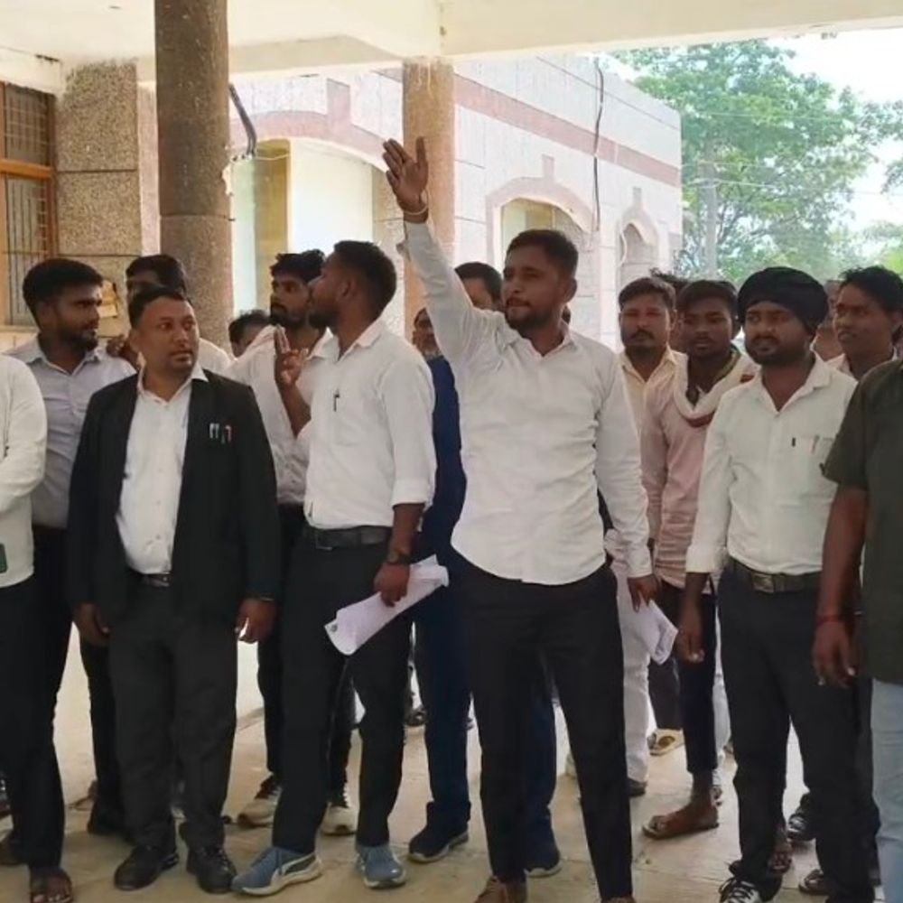 फर्जी रिपोर्ट के आरोप पर आमने-सामने:अल्ट्रासाउंड रिपोर्ट फर्जी बताकर प्रदर्शन किया, सेंटर प्रबंधक ने 2 पर दर्ज कराया मुकदमा