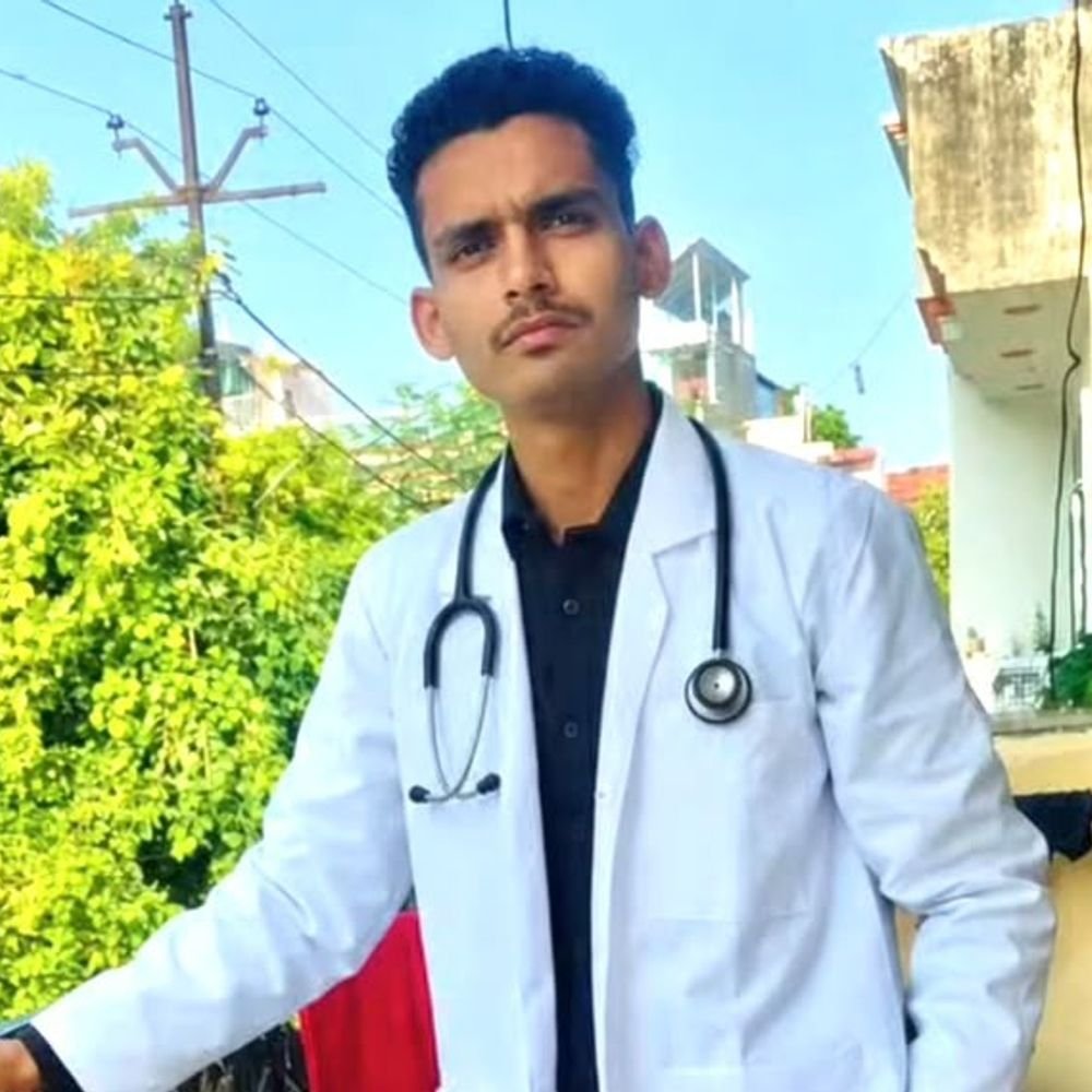 कानपुर में ट्रैक्टर ने मेडिकल छात्र को कुचला, मौत:कॉलेज जाने के लिए ऑटो का इंतजार कर रहा था, भाग रहे चालक को लोगों ने पकड़ा