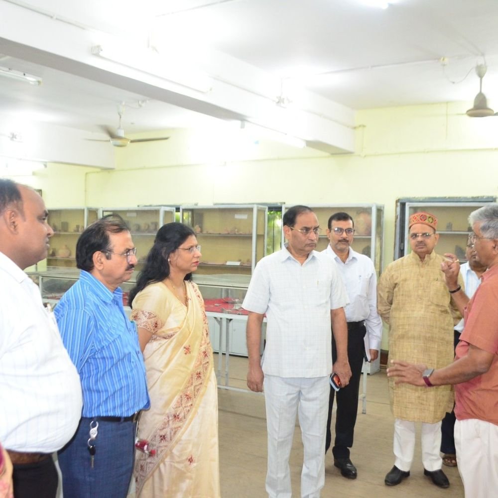 गोरखपुर विवि में कुलपति ने समीक्षा बैठक:प्रतिष्ठित शोध पत्रिका पूर्वा होगी शुरू, इलेक्शन स्टडीज प्रोग्राम को मिला विस्तार