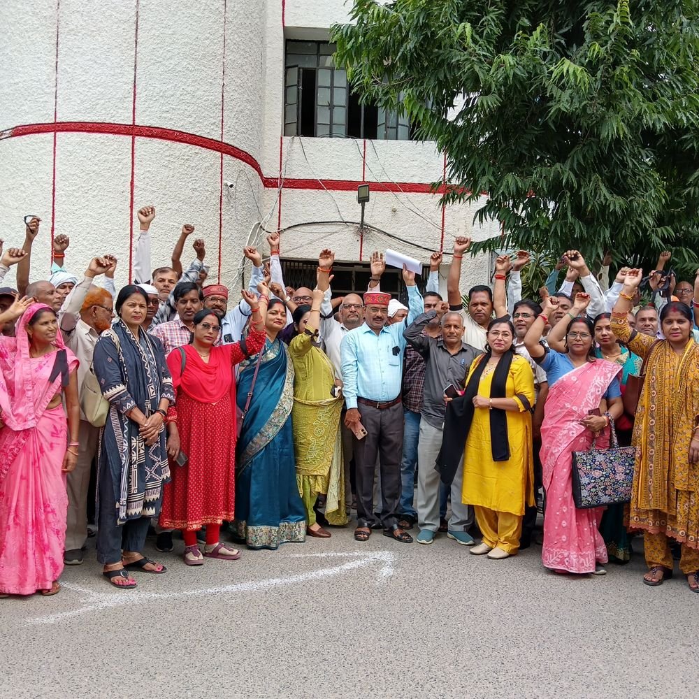 सोशल ऑडिट कर्मचारियों ने काली पट्टी बांधकर जताया विरोध:20 दिन में मांगें पूरी करने का अल्टीमेटम, फिर करेंगे कलमबंद हड़ताल