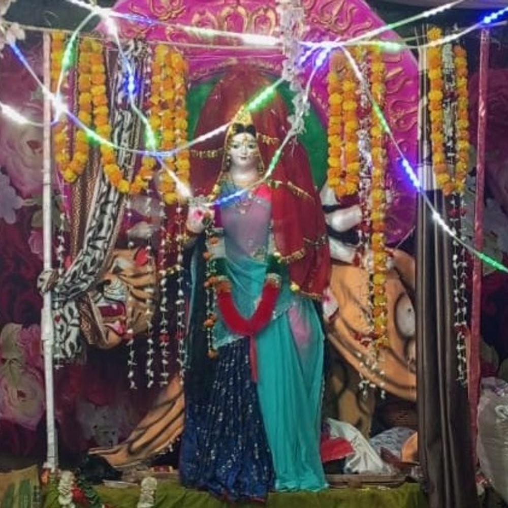 फतेहपुर में मां के जयकारों से गूंज रहे दुर्गा पंडाल:2200 से ज्यादा जगहों पर सजे, 1700 पुलिसकर्मी सुरक्षा में तैनात