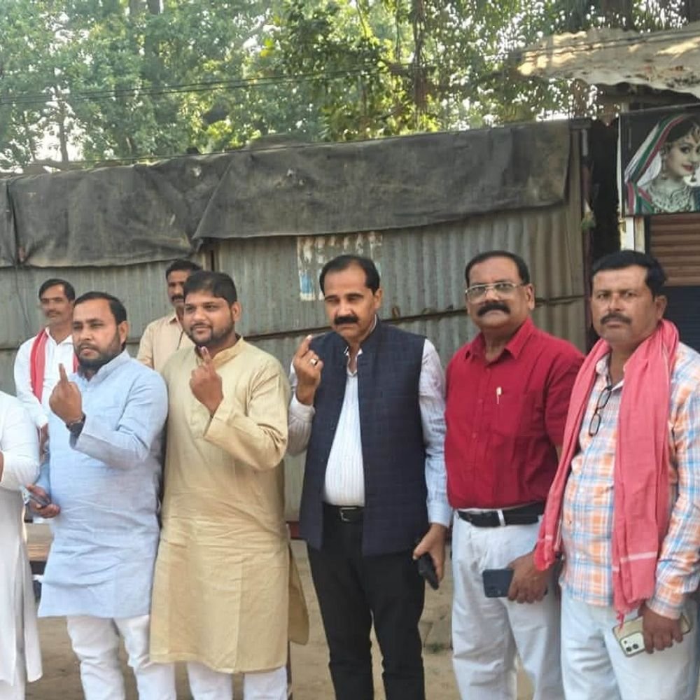 फतेहपुर में पूर्व डीआईजी ने की मतदान अपील:स्नातक एमएलसी चुनाव में भागीदारी पर जोर, शिक्षा और रोजगार के मुद्दे उठाए