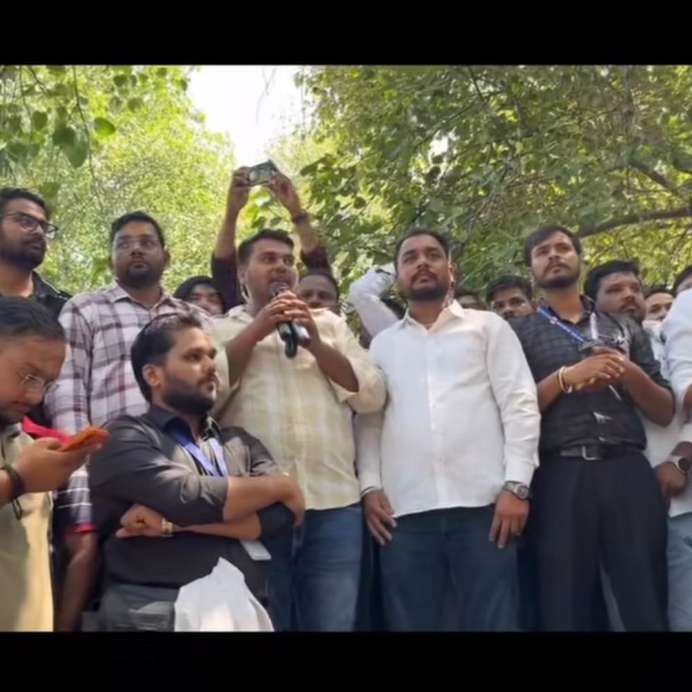 लखनऊ के ईको गार्डन में संयुक्त धरना:CHO बोले- सेवा संबंधी समस्याओं का समाधान जल्द किया जाए