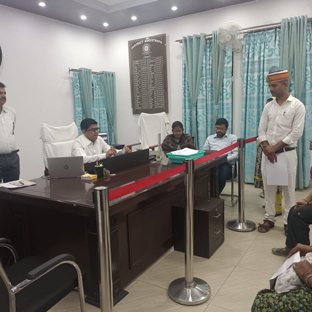 फैमिली आईडी में लापरवाही पर बीडीओ को प्रतिकूल प्रविष्टि:डीएम ने दी कड़ी चेतावनी, कहा- अगली समीक्षा में सुधार मिलना चाहिए