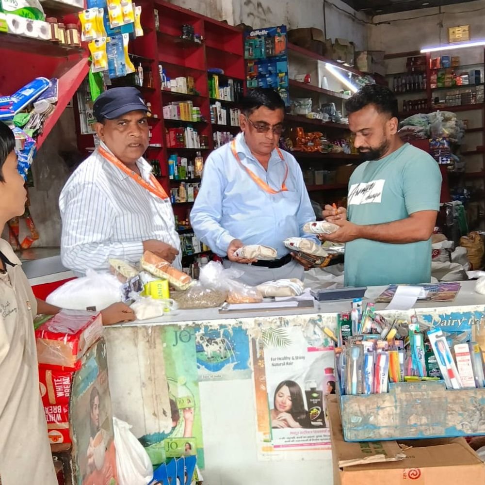 खाद्य विभाग ने नवरात्र में लिए 12 नमूने:कुट्टू-सिंघाड़े के आटे, मिठाई और घी की होगी जांच; रिपोर्ट पर कार्रवाई