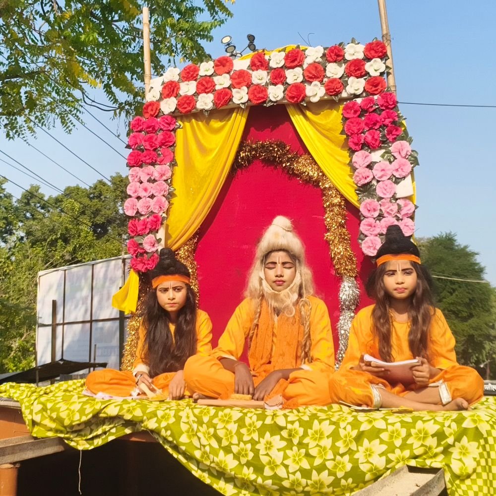 हरदोई में धूमधाम से मनाई गई महर्षि वाल्मीकि जयंती:भव्य शोभायात्रा, भंडारे के साथ सपा-भाजपा कार्यालयों में भी कवि के चित्र पर अर्पित किए गए पुष्प