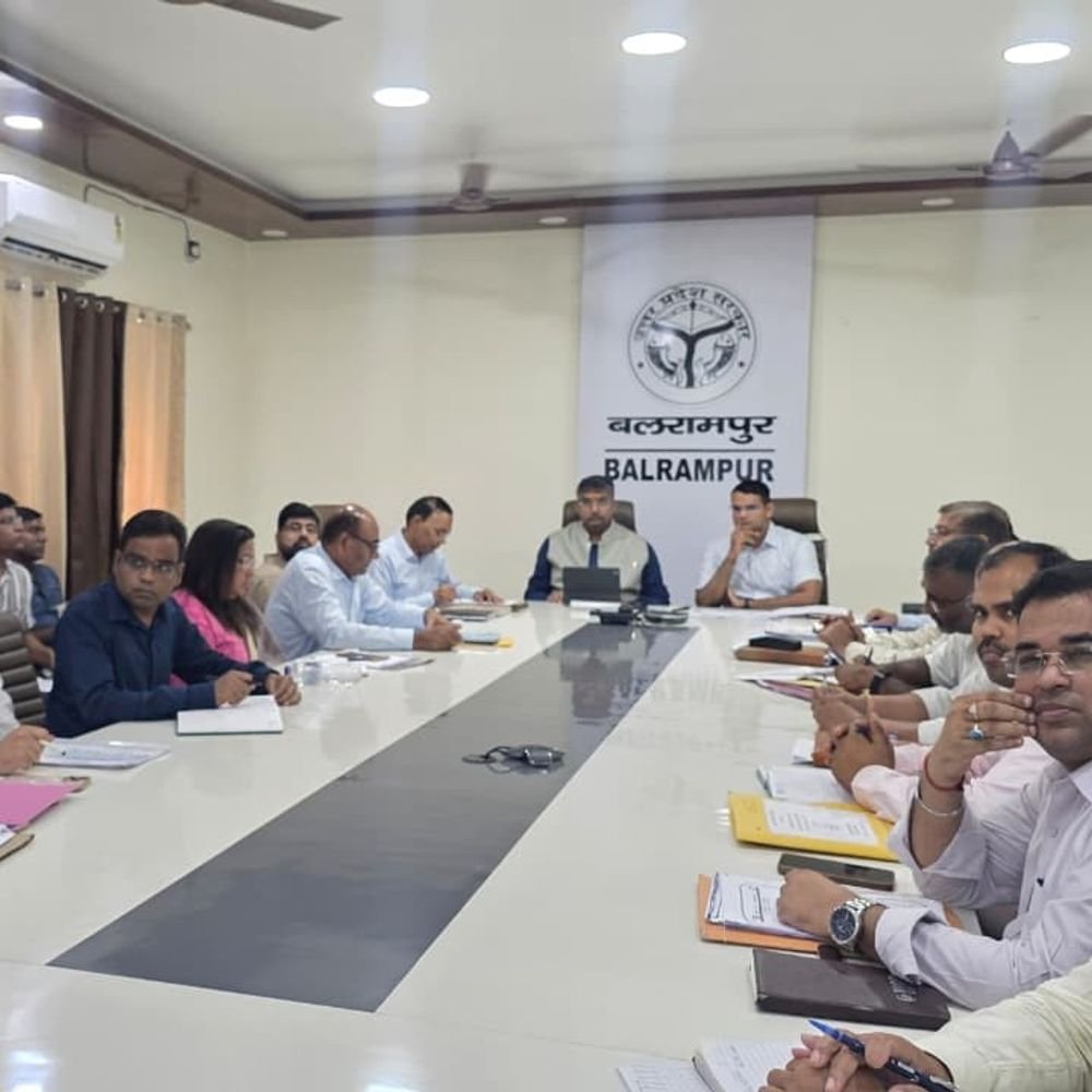 112 आकांक्षी जिलों की रैंकिंग में बलरामपुर नंबर-1:अब कमजोर संकेतकों को सुधारने पर जोर, विशेष सचिव ने की समीक्षा