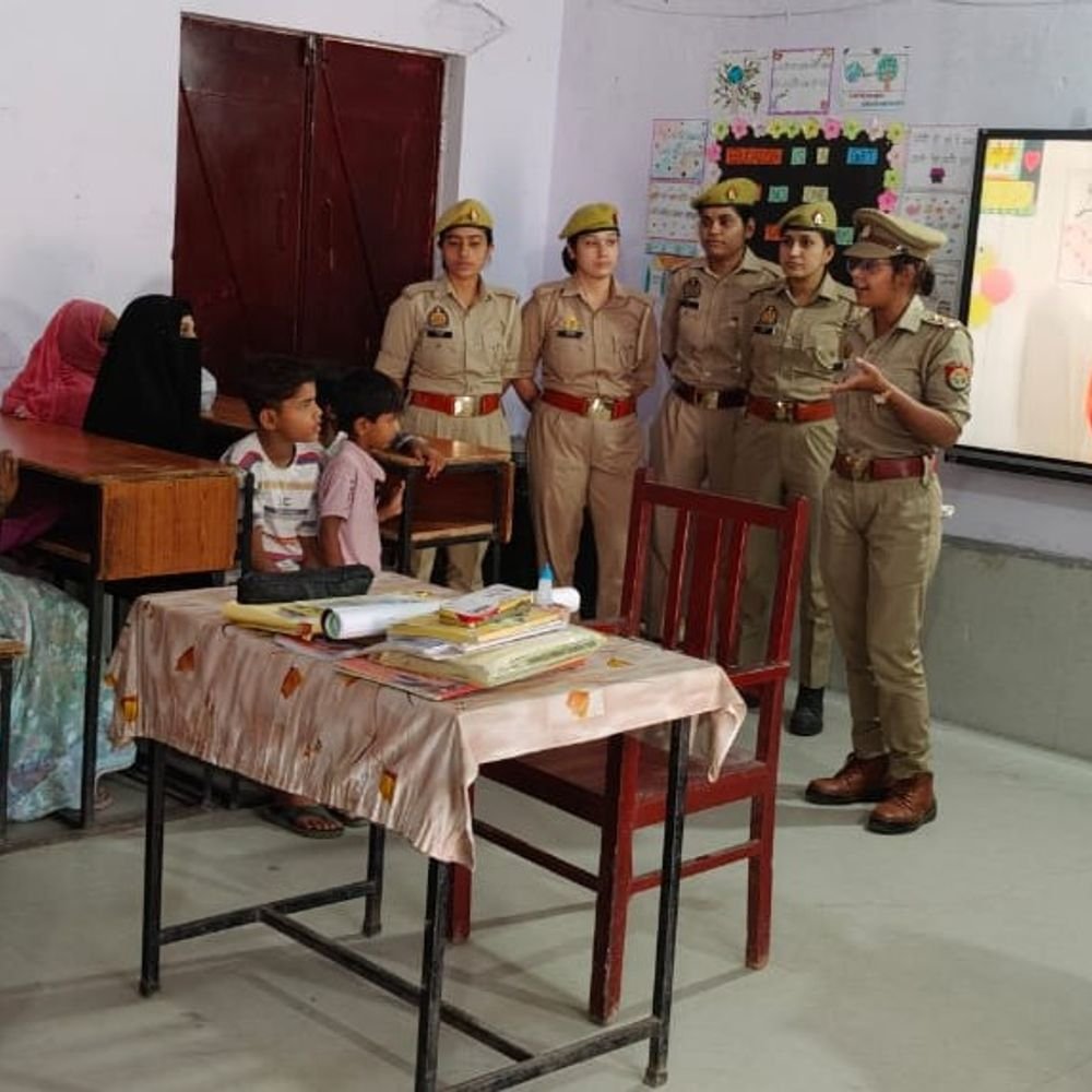 बुलंदशहर में मिशन शक्ति अभियान:छात्राओं को महिला सशक्तीकरण, बाल विवाह, शिक्षा और अधिकारों की जानकारी दी