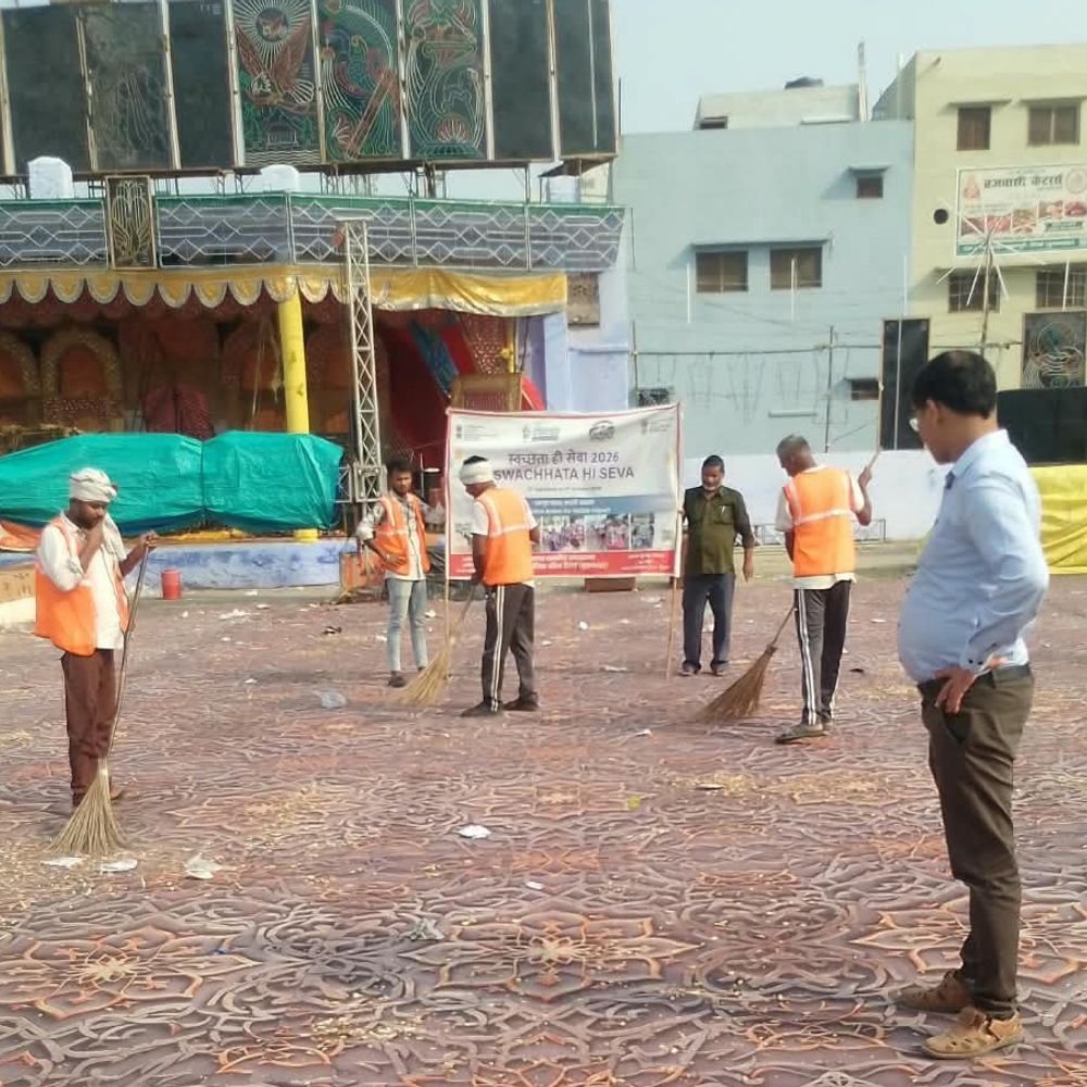 डिबाई के रामलीला मैदान में सफाई अभियान:नगर पालिका परिषद ने उठाया जिम्मा, नागरिकों को स्वच्छता हेतु किया जागरूक