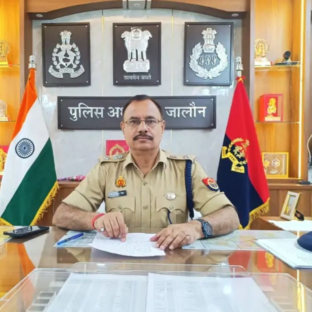 जालौन में 50 पुलिसकर्मियों के तबादले:3 महिला SI समेत 34 दरोगा इधर से उधर, तत्काल तैनाती के निर्देश