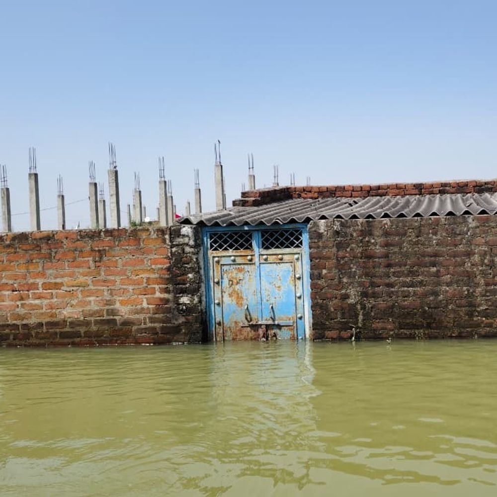 उन्नाव में गंगा का जलस्तर 18 सेमी कम हुआ:बाढ़ प्रभावित इलाकों में अब भी मुसीबत बरकरार, चेतावनी बिंदु से 79 सेमी ऊपर पानी
