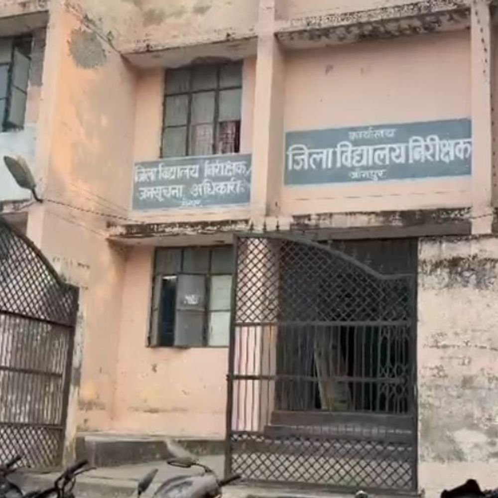 जौनपुर में बोर्ड परीक्षा के छात्र 11 हजार कम हुए:2026 के मुकाबले 2027 में परीक्षार्थियों की संख्या घटकर 1.42 लाख पहुंची