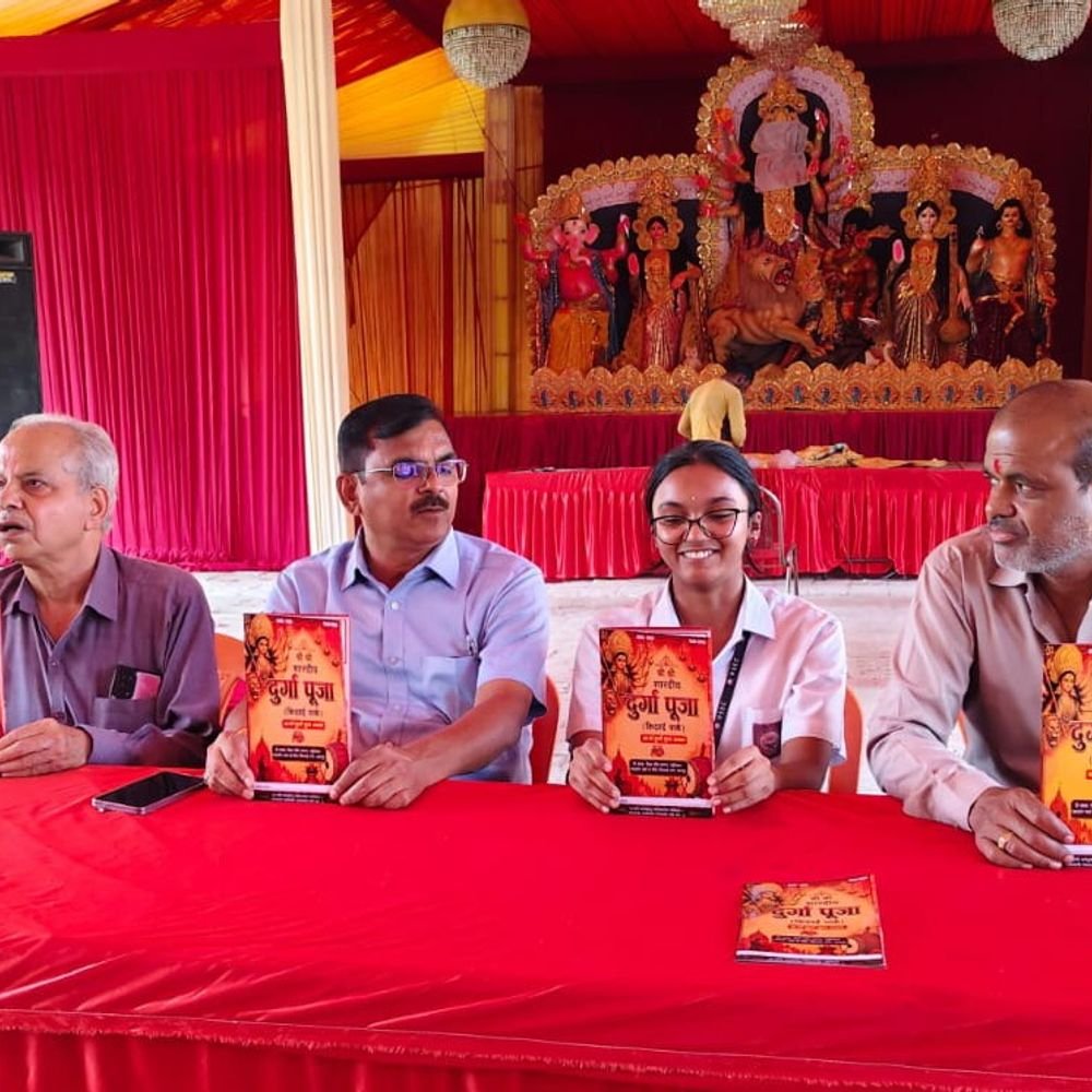 कानपुर के किदवई पार्क में दुर्गा पूजा महोत्सव शुरू:: बंगाली परंपराओं के साथ 20 अक्टूबर तक धार्मिक अनुष्ठान होंगे, धुनुची आरती होगी