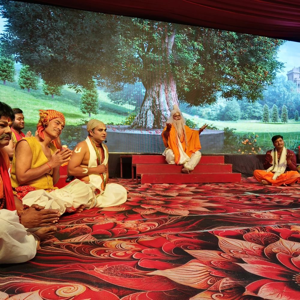 देवरिया में रामलीला शुरू, राम जन्म का मंचन:तुलसीदास की कथा और लव-कुश प्रसंग से हुई शुरुआत, भक्तिमय हुआ माहौल
