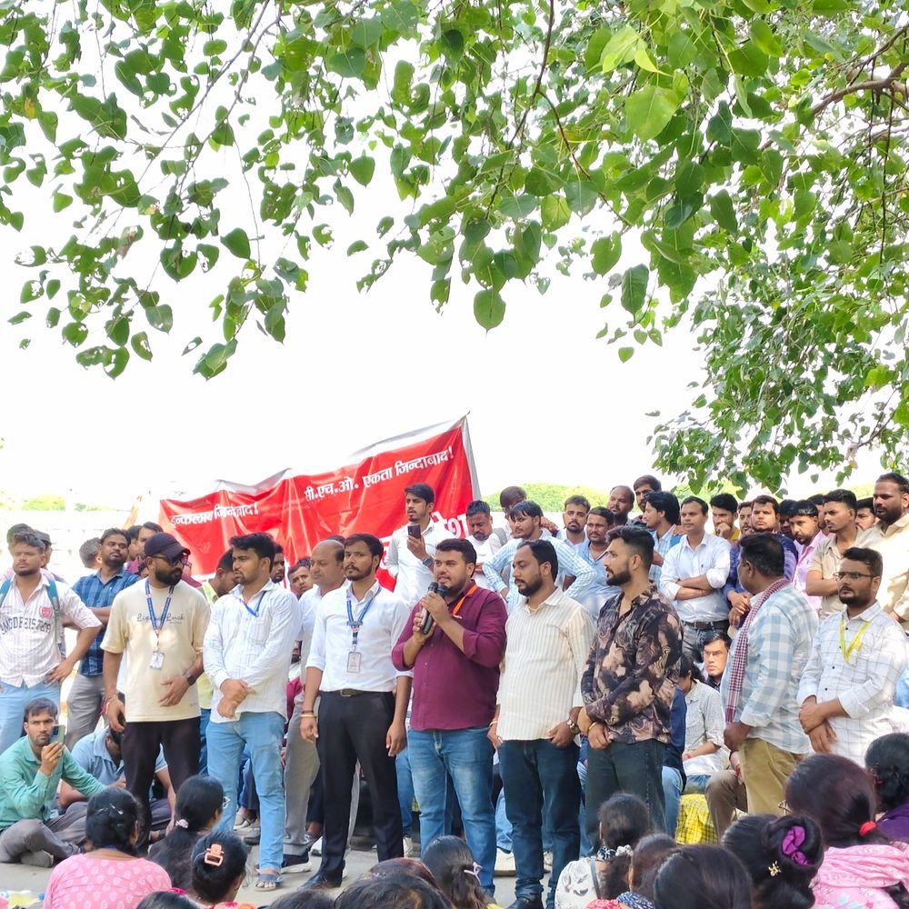 लखनऊ में सीएचओ का धरना:कैडर निर्माण, नियमितीकरण, सेवा सुरक्षा और मानदेय से जुड़ी मांगें लंबित