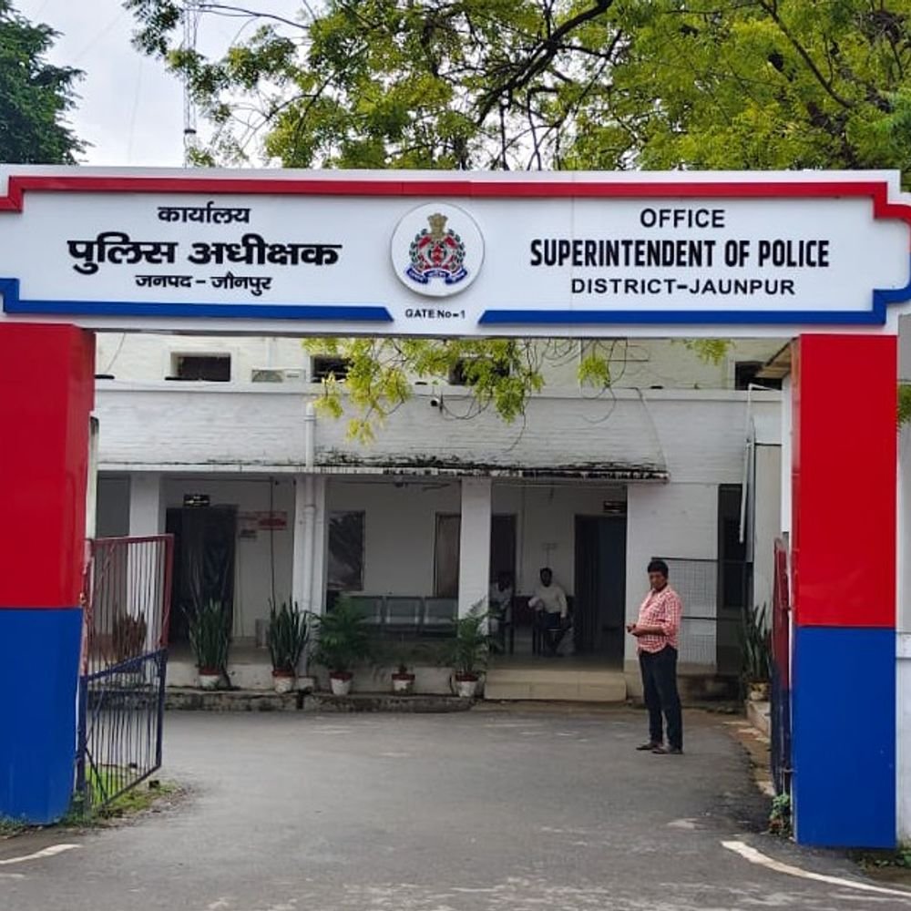 जौनपुर में विश्वविद्यालय में नौकरी दिलाने के नाम पर ठगी:युवक ने खुद को कर्मचारी बताकर रोहित गौतम से पैसे हड़पे, केस दर्ज