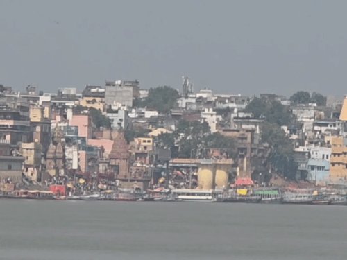 काशी में अगले सप्ताह से सुबह दिखेगा हल्का कोहरा:26 डिग्री पहुंचा पारा; हवा की गुणवत्ता बिगड़ी, AQI 126