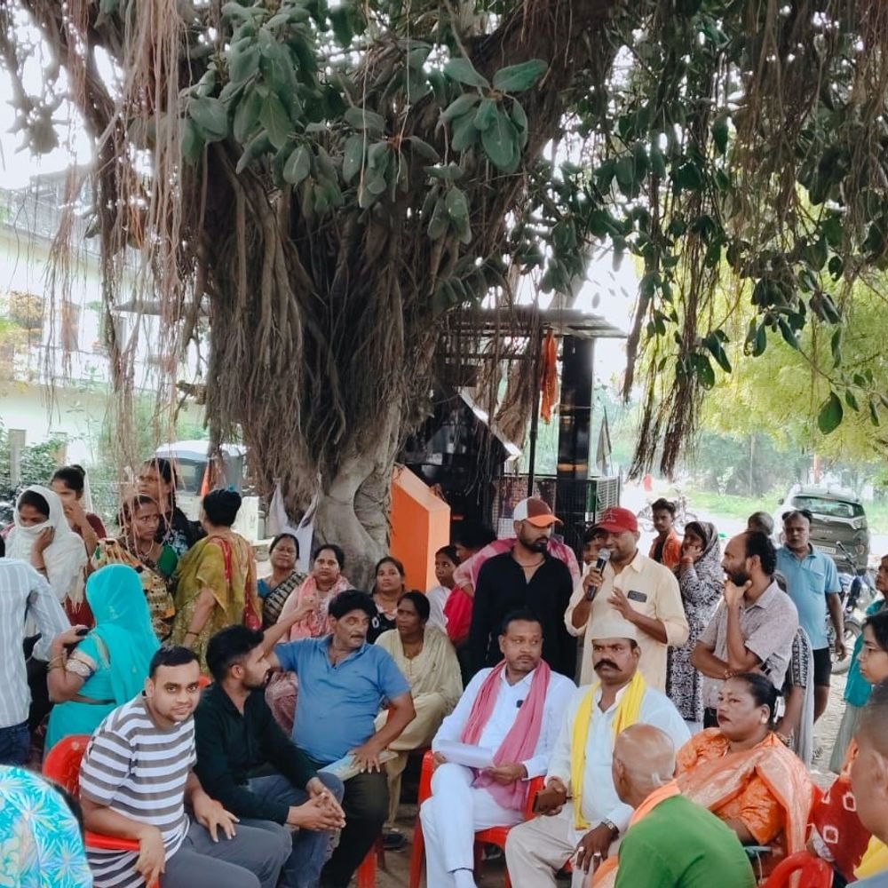 सड़क-नाली निर्माण में देरी पर व्यापारियों ने जताई नाराजगी:LDA ने 70 लाख का टेंडर दिया, फिर भी काम शुरू नहीं; आंदोलन की चेतावनी