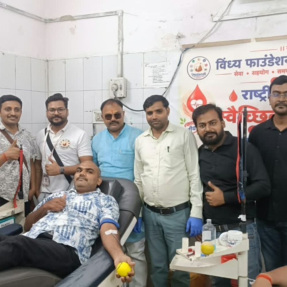 मिर्जापुर में राष्ट्रीय स्वैच्छिक रक्तदान दिवस पर शिविर:10 लोगों ने किया रक्तदान, 14 लोगों ने कराया पंजीकरण