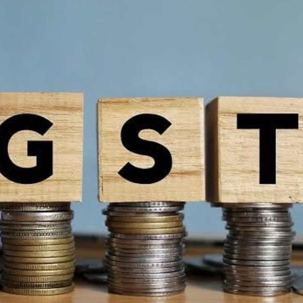 आगरा रोड पर GST टीम का विरोध, हंगामा:अलीगढ़ में रोका ई-रिक्शा में जा रहा माल, व्यापारियों ने घेरा तो ई-रिक्शा छोड़कर लौटी टीम, एक घंटे तक हंगामा