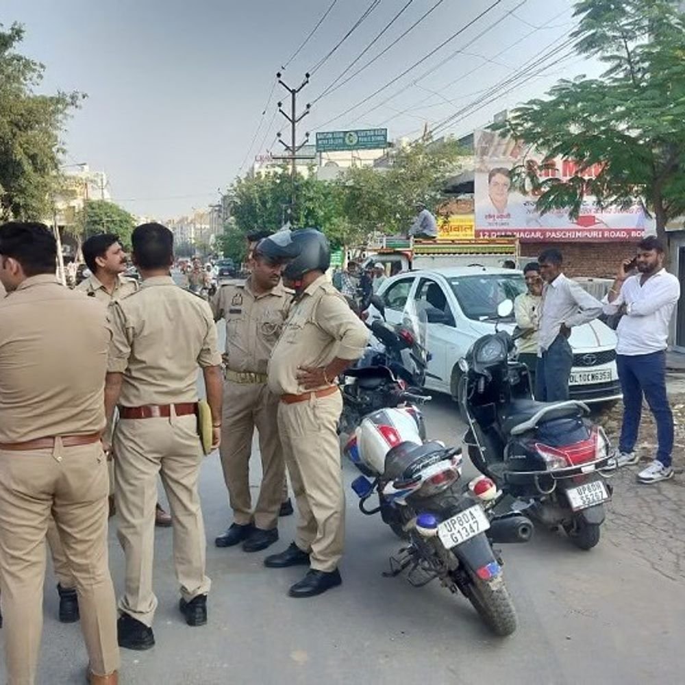 आगरा के सिकंदरा में दिनदहाड़े चेन स्नेचिंग:चौकी से 200 मीटर दूर महिला से लूट, CCTV खंगाल रही पुलिस