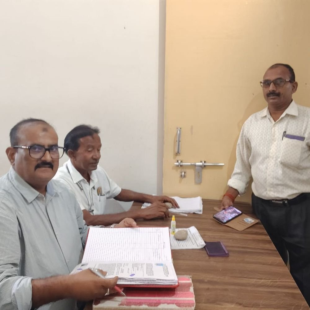 महराजगंज अस्पताल में 25 दिव्यांगजन प्रमाण पत्र बनवाने पहुंचे:चिकित्सकीय टीम ने जांच की, सरकारी योजनाओं का मिलेगा लाभ