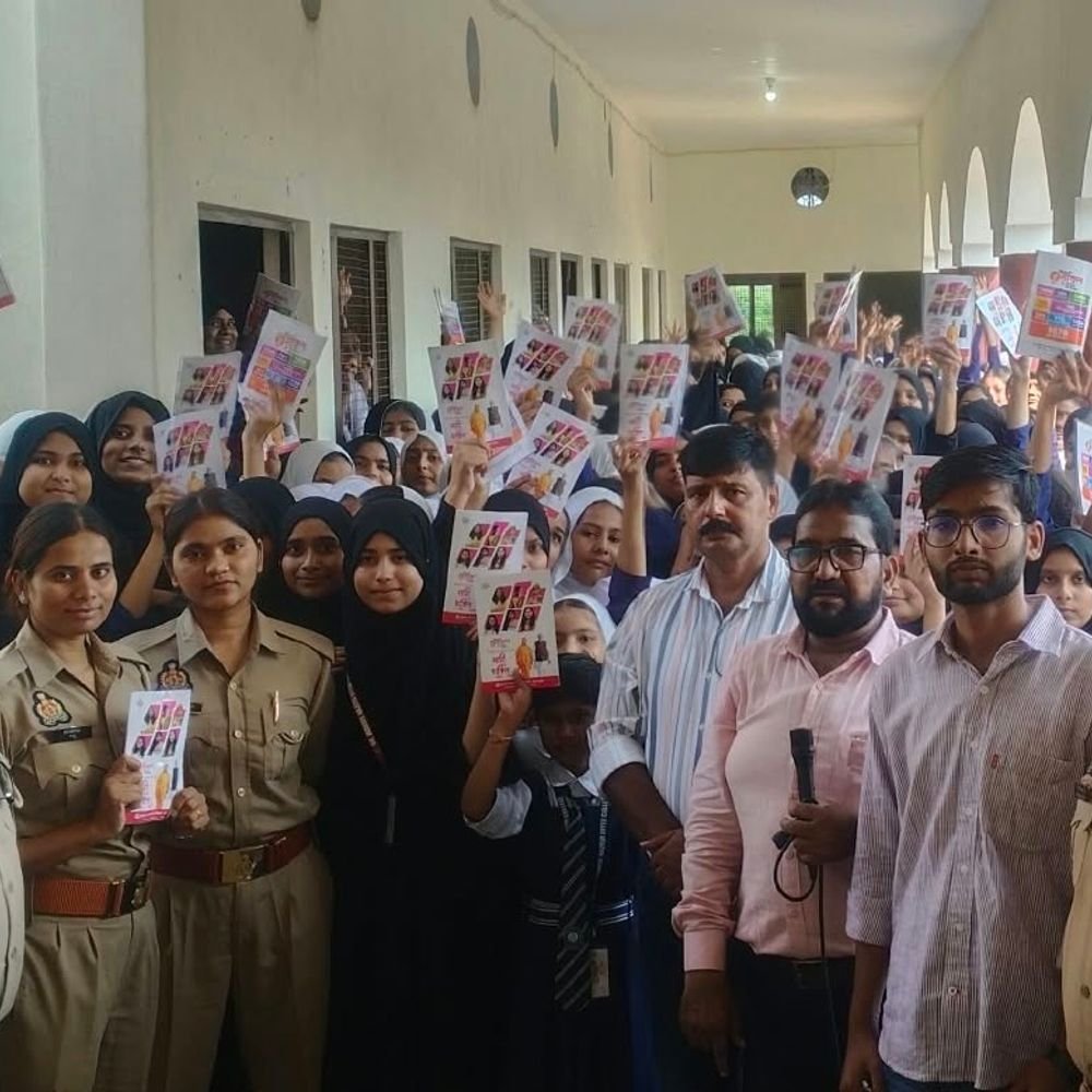 मिशन शक्ति 5.0 के तहत जागरूकता कार्यक्रम:खेतासराय में सोशल मीडिया पर सावधानी बरतने की छात्राओं को दी सलाह