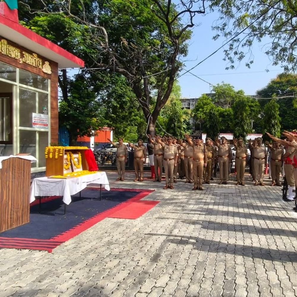 गांधी-शास्त्री जयंती पर पुलिस कार्यालय में कार्यक्रम:पुलिसकर्मियों ने ली सत्यनिष्ठा और राष्ट्रीय एकता बनाए रखने की शपथ