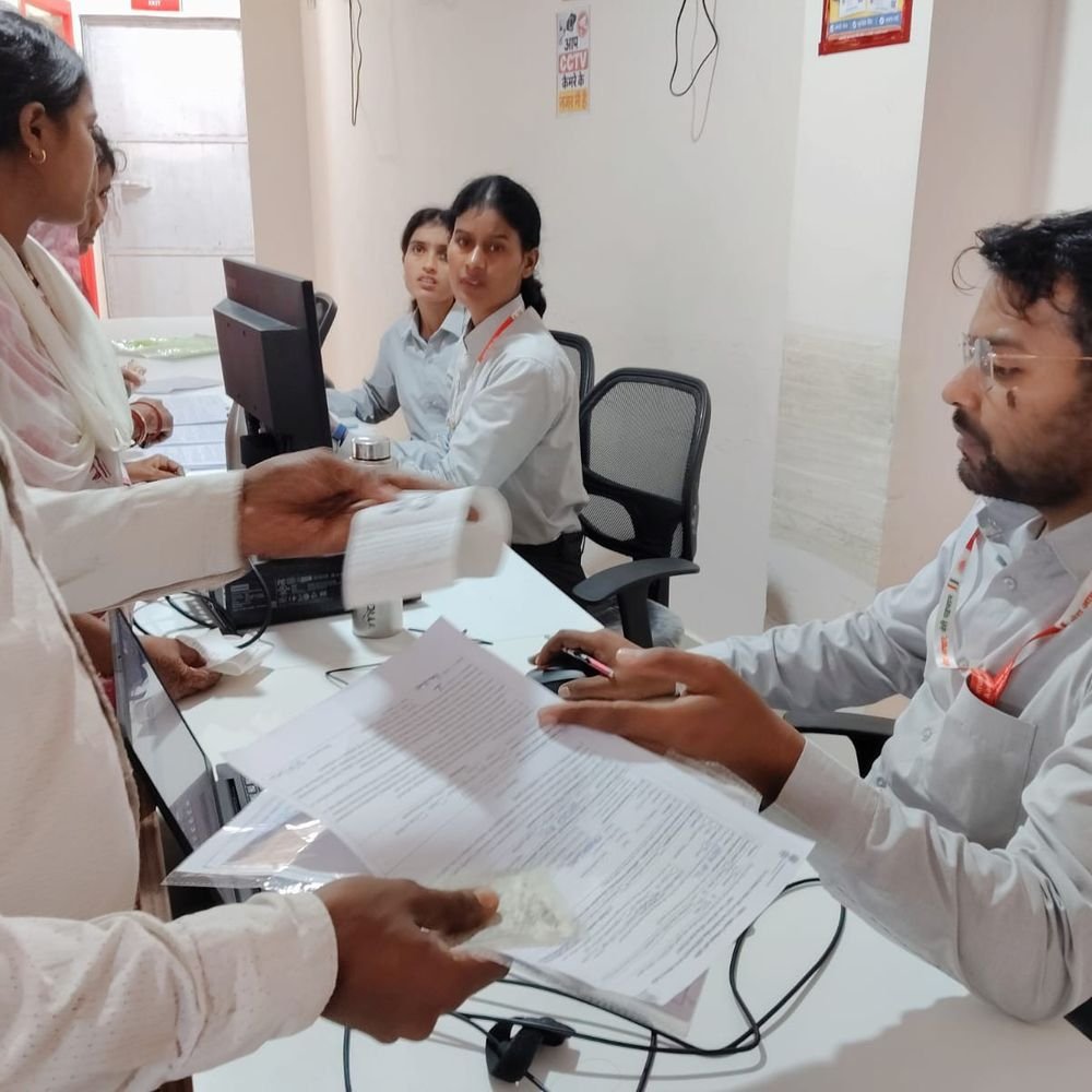 चौपरिया में आठ काउंटरों वाला आधार केंद्र शुरू:नए नामांकन की सुविधा मुफ्त, बायोमेट्रिक और फोटो अपडेट किए जा रहे