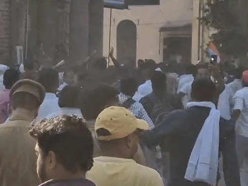 TGT अभ्यर्थियों पर मुकदमें की तैयारी:अपर शिक्षा निदेशक ने जिलाधिकारी व पुलिस आयुक्त को पत्र लिखा, पुलिस बल मांग