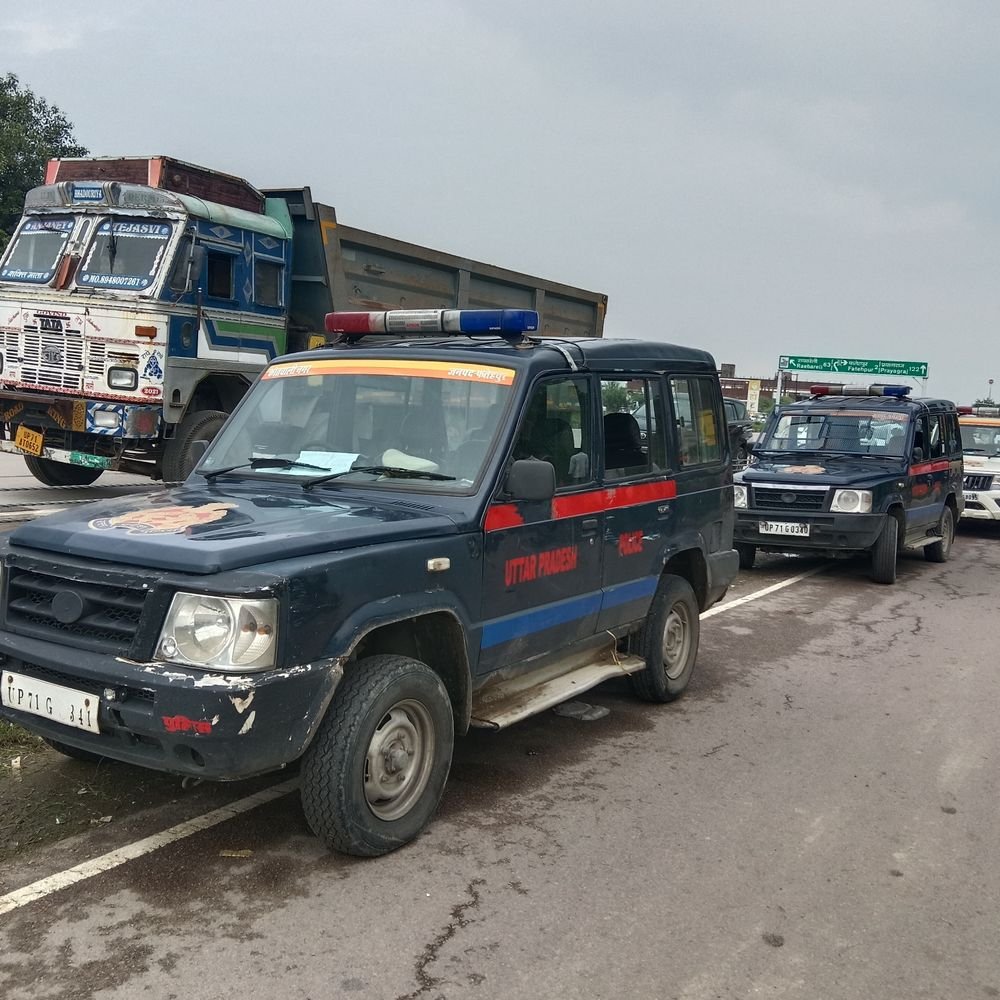 आईफोन का लालच देकर नाबालिग के कराई चोरी:फतेहपुर में भतीजे से टीचर के घर चोरी कराई, 20 लाख के जेवर बरामद; गिरफ्तार