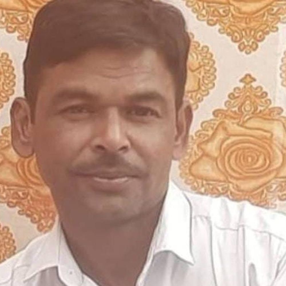 गले में वाई-फाई केबल फंसी मिली, रेलवे कर्मचारी की मौत:मुरादाबाद में सीनियर कैशियर थे, चाचा की मौत के बाद से परेशान चल रहे थे
