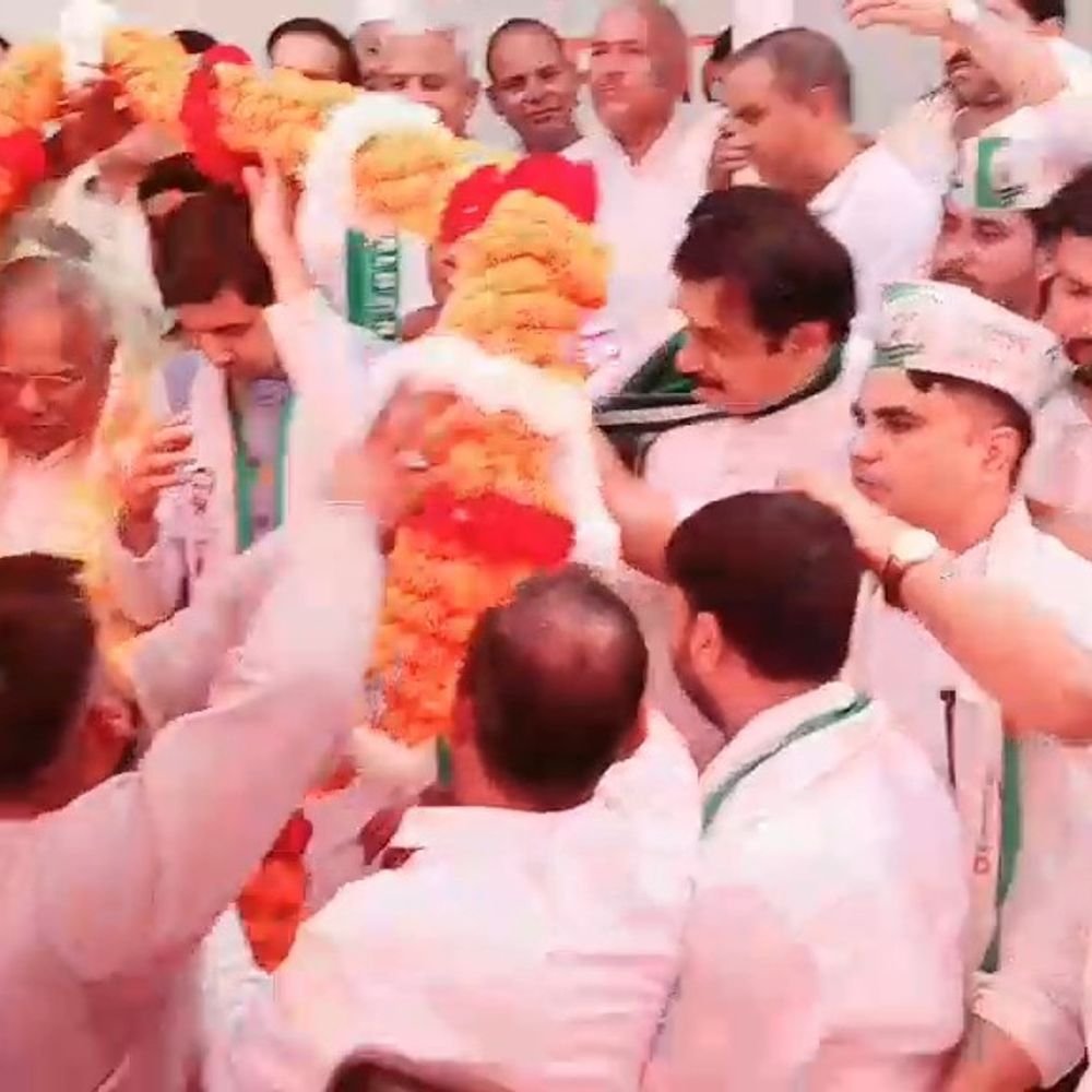 रालोद के सम्मेलन में कई लोगों ने पार्टी जॉइन की:युवाओं ने थामा दामन, प्रदेश अध्यक्ष ऐश्वर्य राज सिंह ने दिलाई सदस्यता