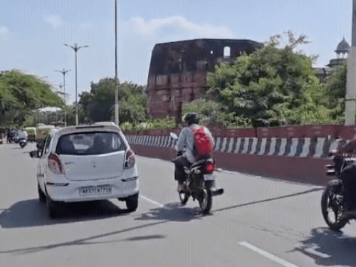 आगरा में 24 अक्टूबर तक मौसम साफ रहेगा:आंधी या बारिश के आसार नहीं, सोमवार की सुबह तेज धूप खिली
