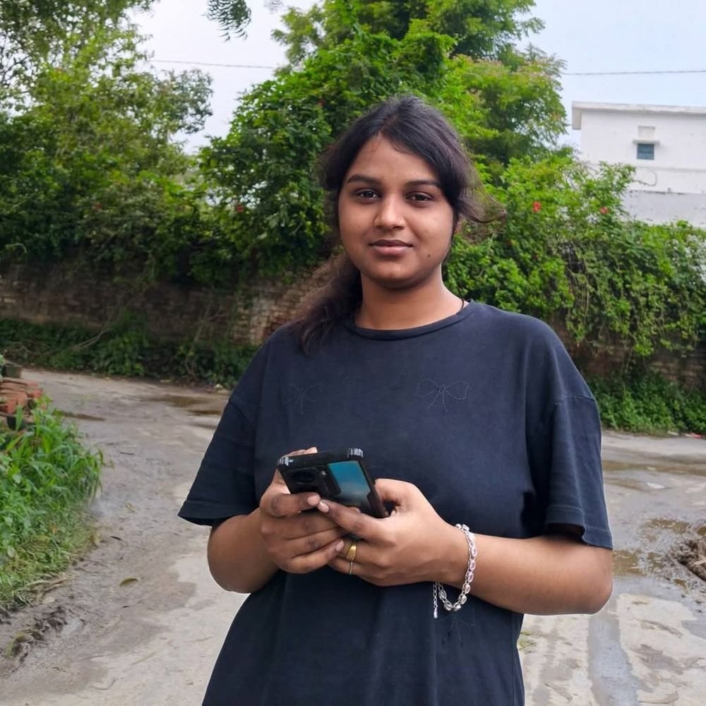 नहर में डूबी शिक्षिका का शव 250 मीटर दूर मिला:धनपतगंज में स्कूटी समेत नहर में गिरी थी, पुल की टूटी रेलिंग से हादसे पर ग्रामीणों में नाराजगी