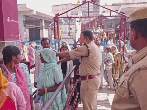 मंदिरों में बढ़ी भीड़, पुलिस ने पहरा भी बढ़ाया:मनसा देवी मंदिर पर अचानक चेकिंग से खलबली, संदिग्ध महिला पकड़ी, सीसीटीवी कैमरे से निगरानी