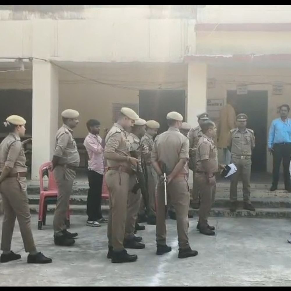 बांदा में स्नातक एमएलसी चुनाव के लिए 13.60% मतदान:दोपहर 12 बजे तक वोटिंग, 19,794 मतदाता करेंगे मताधिकार का प्रयोग
